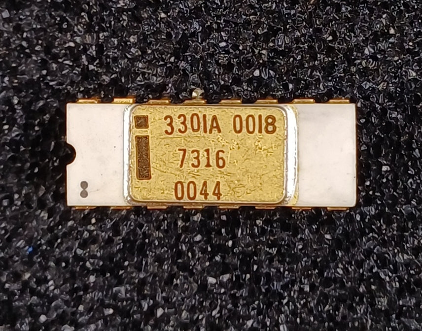 Intel 3301A 1024-bit (256 x 4) Static ROM in White Ceramic - Very Rare