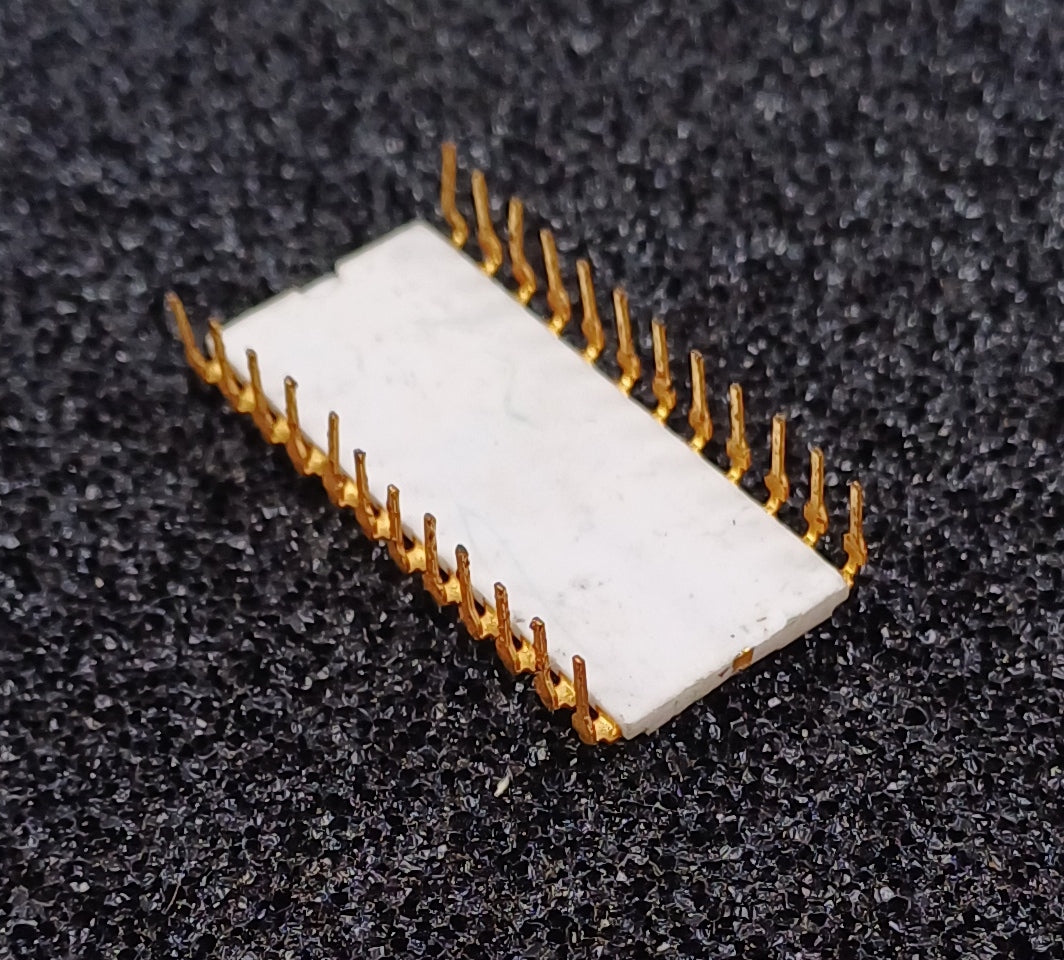 Intel C1701 2048-bit (256 x 8) Static / Dynamic EPROM in White Ceramic - Extremely Rare - The 1st EPROM