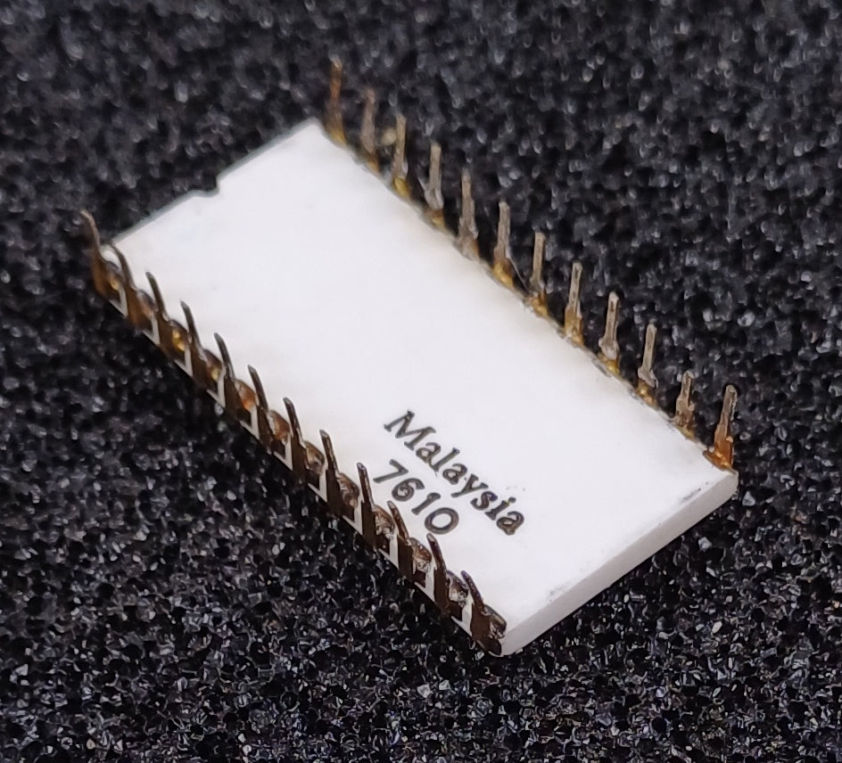 Intel C1702AL 2048-bit (256 x 8) Low Power EPROM in White Ceramic - Later Style - Customer Sample - S spec S2078 - Extremely Rare