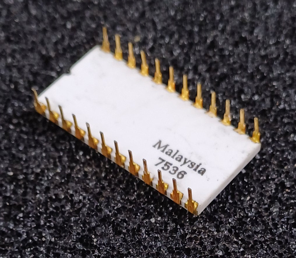 Intel C1702AL 2048-bit (256 x 8) Low Power EPROM in White Ceramic - Later Style - S spec S2078 - Very Rare