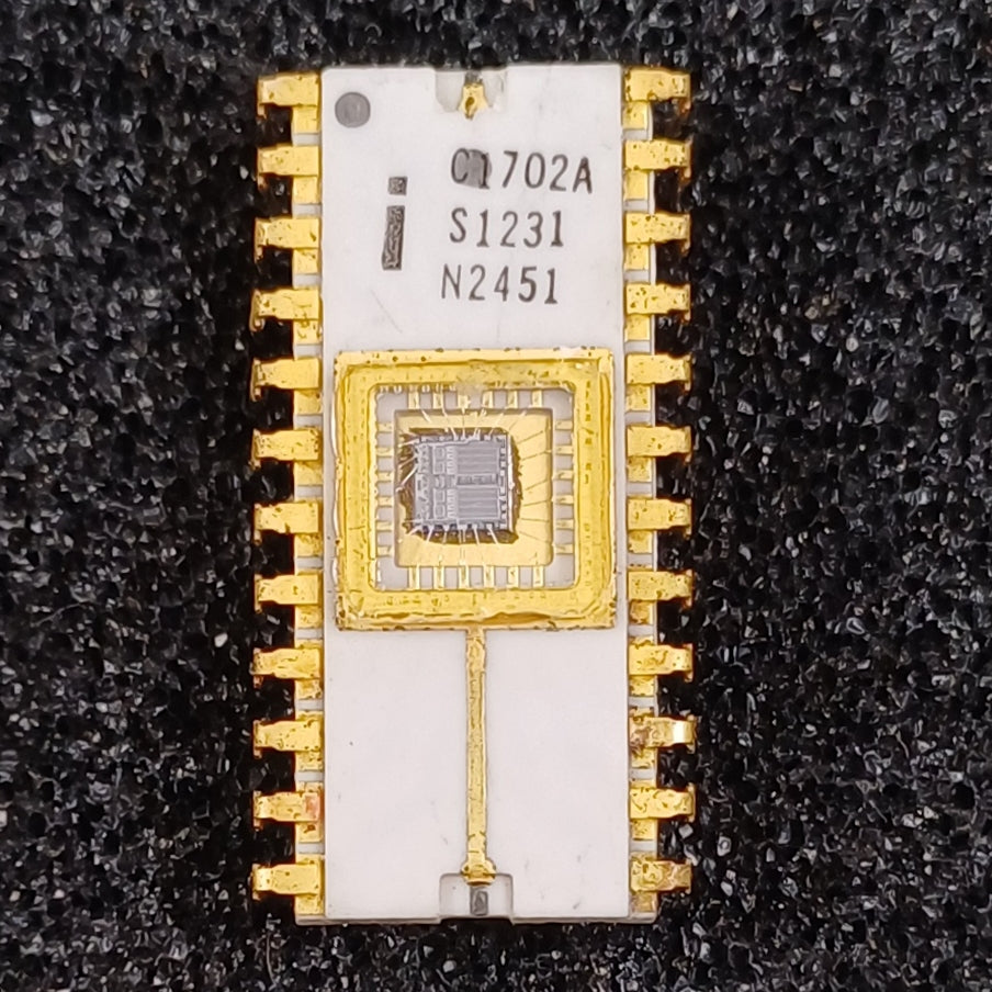 Intel C1702A 2048-bit (256 x 8) Static EPROM in White Ceramic - Early Style - Sspec S1231 - Double Print - Very Rare