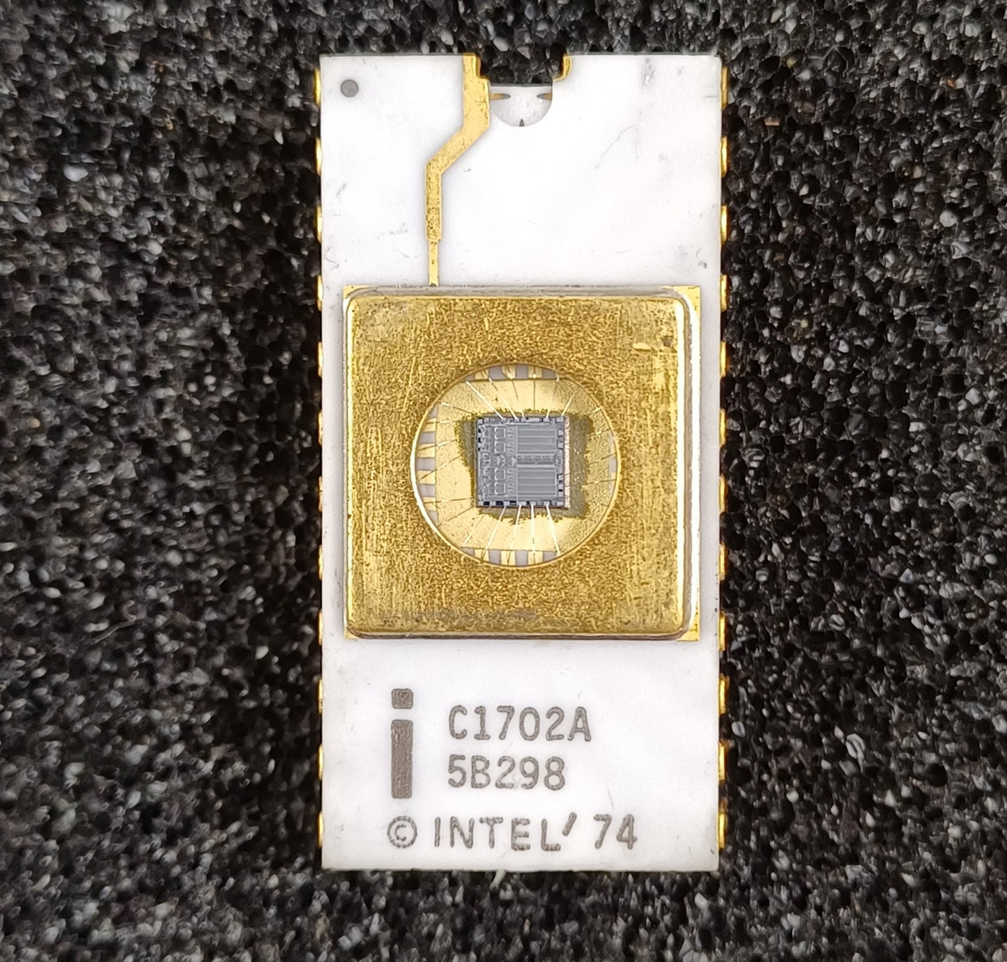 Intel C1702A 2048-bit (256 x 8) Static EPROM in White Ceramic - Later Style - Lower Print - Upper Earth Strap - Rare