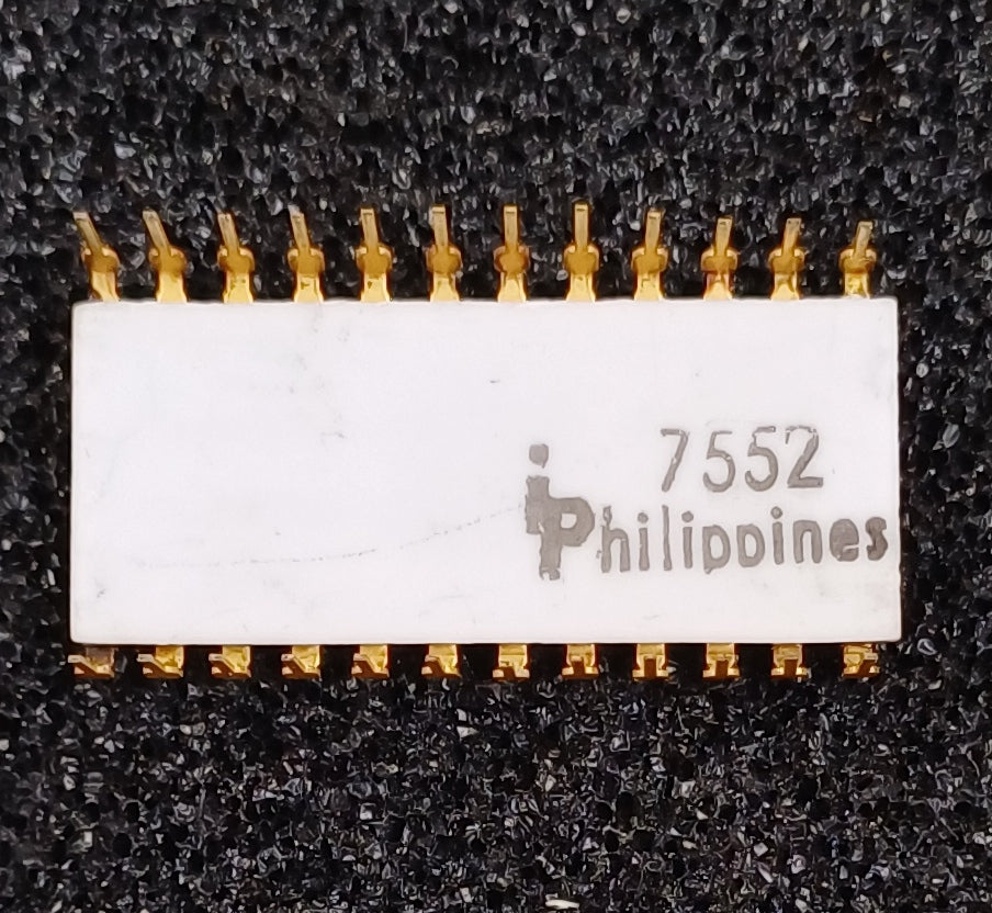 Intel C1702A 2048-bit (256 x 8) Static EPROM in White Ceramic - Early Style - Upper Print & Earth Strap - Rare