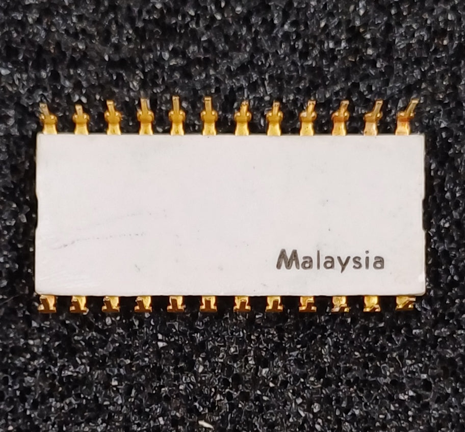 Intel C1702A 2048-bit (256 x 8) Static EPROM in White Ceramic - Early Style - Sspec S1231 - Double Print - Very Rare