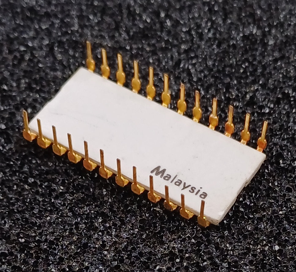 Intel C1702A 2048-bit (256 x 8) Static EPROM in White Ceramic - Early Style - Sspec S1231 - Double Print - Very Rare