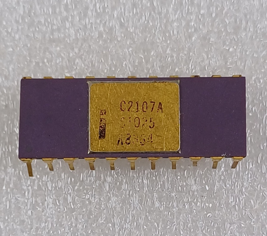 Intel C2107A 4096-bit (4096 x 1) Dynamic RAM in a Purple Ceramic DIP with Gold Top and Legs - Stepping Spec S1025 - Rare