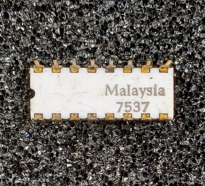Intel C2104-4 4096-bit (4096 x 1) Dynamic RAM in a White Ceramic DIP with Gold Top and Legs - Stepping Spec S1234 - Rare