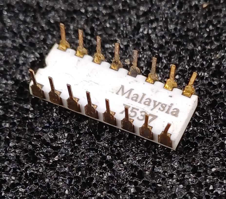 Intel C2104-4 4096-bit (4096 x 1) Dynamic RAM in a White Ceramic DIP with Gold Top and Legs - Stepping Spec S1234 - Rare