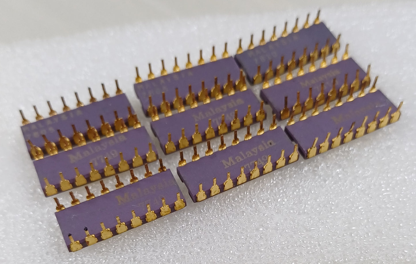 Intel C2109-4, 8192-bit (8192 x 1) Dynamic RAM, in a Purple Ceramic DIP with Gold Top and Legs - Stepping Spec S6003 - Lot of 9 New Old Stock - Rare