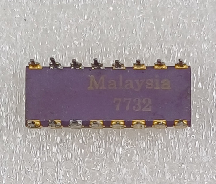 Intel C2117-4, 16384-bit (16384 x 1) Dynamic RAM, in a Purple Ceramic DIP - Engineering Sample - Extremely Rare