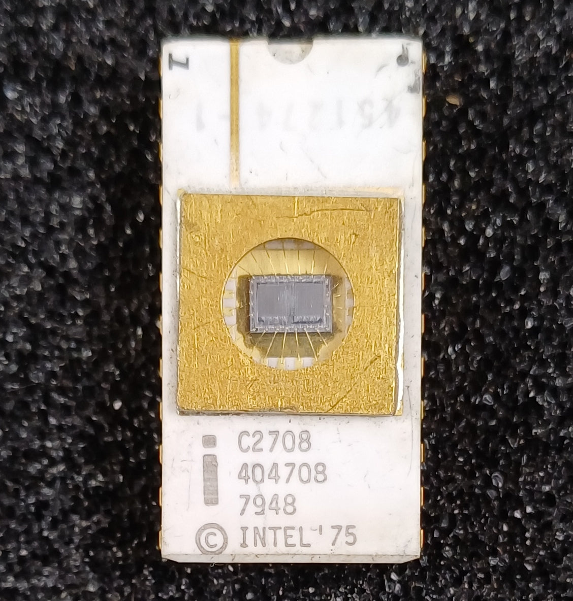 Intel C2708 8192-bit (1024 x 8) EPROM in White Ceramic package, gold cap ground strap and gold pins - Rare