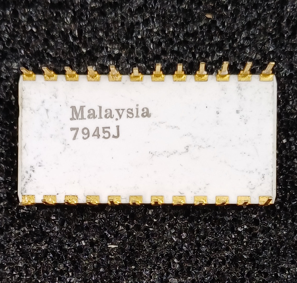Intel C2708 8192-bit (1024 x 8) EPROM in White Ceramic package, gold cap ground strap and gold pins - Rare