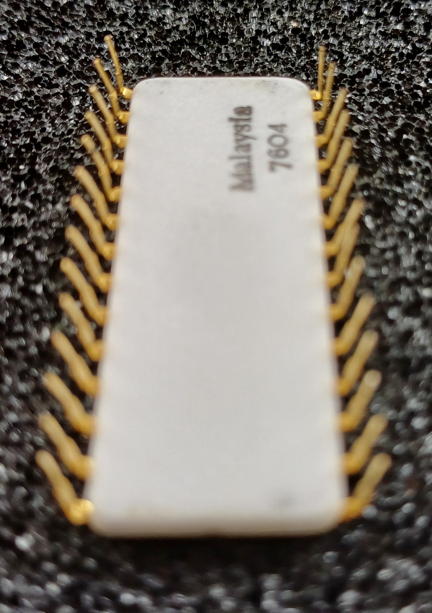 Intel 3003 (Customer Sample) Look-Ahead Carry Generator for 3002 Processor