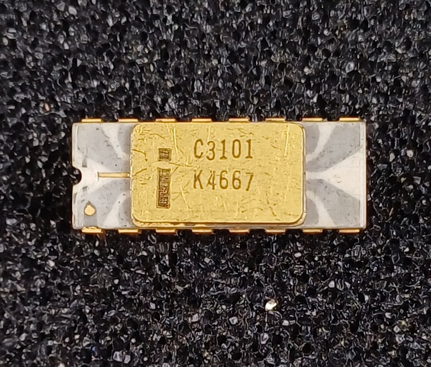Intel C3101 Static Random Access Memory (SRAM) in White Ceramic with Gray Traces - Extremely Rare