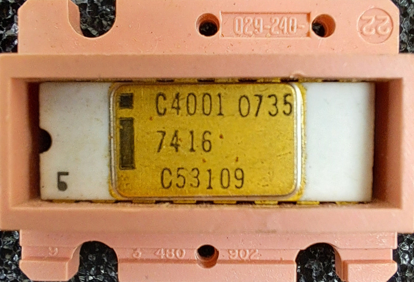 Intel MCS-4 Set New In Chip Holders in White Ceramic