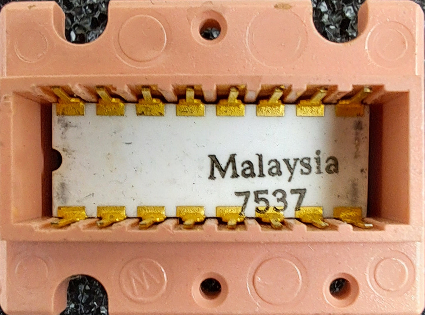 Intel MCS-4 Set New In Chip Holders in White Ceramic