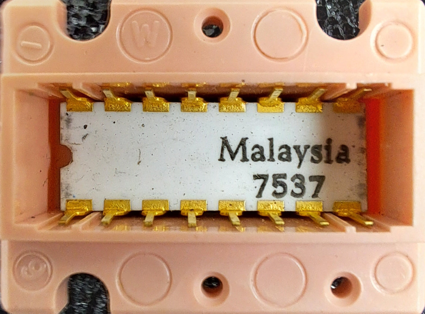 Intel MCS-4 Set New In Chip Holders in White Ceramic