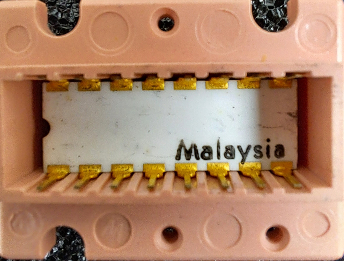 Intel MCS-4 Set New In Chip Holders in White Ceramic