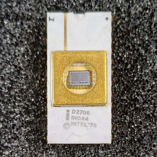 Intel D2708 8192-bit (1024 x 8) EPROM in White Ceramic package with ground strap and gold pins - Extremely Rare "D" Version
