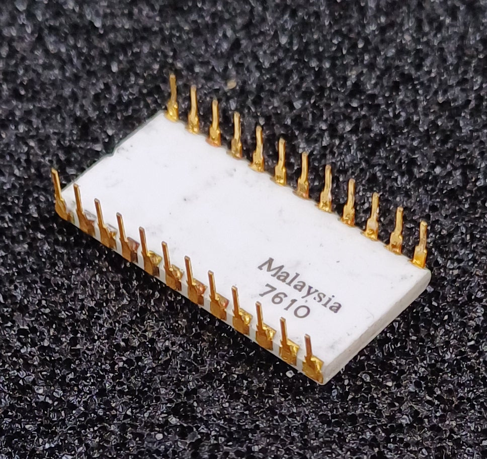 Intel HC1702A-2 2048-bit (256 x 8) Static EPROM in White Ceramic - Later Style - Extremely Rare