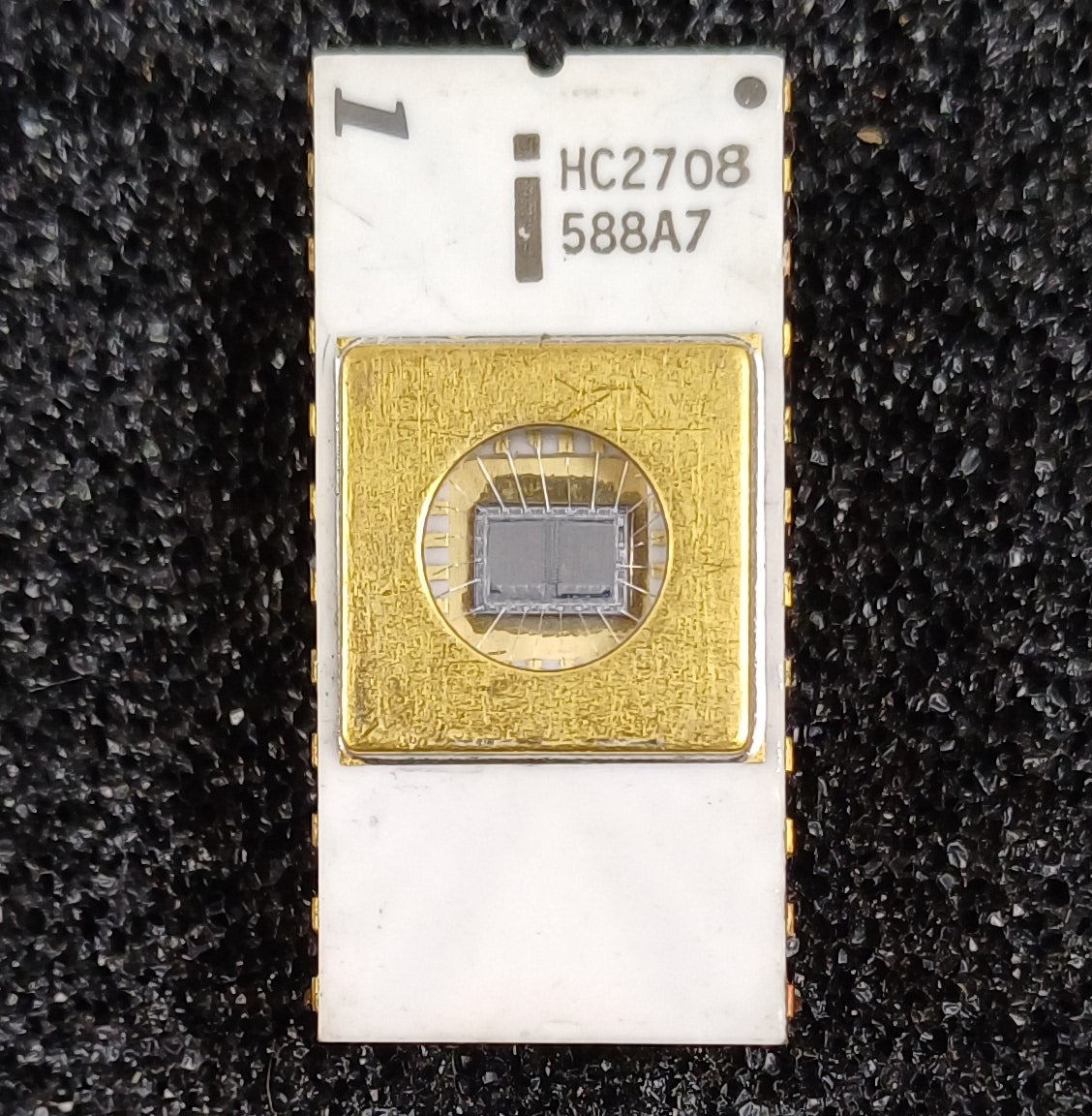 Intel HC2708 8192-bit (1024 x 8) EPROM in White Ceramic package With gold cap and gold pins - Very Rare