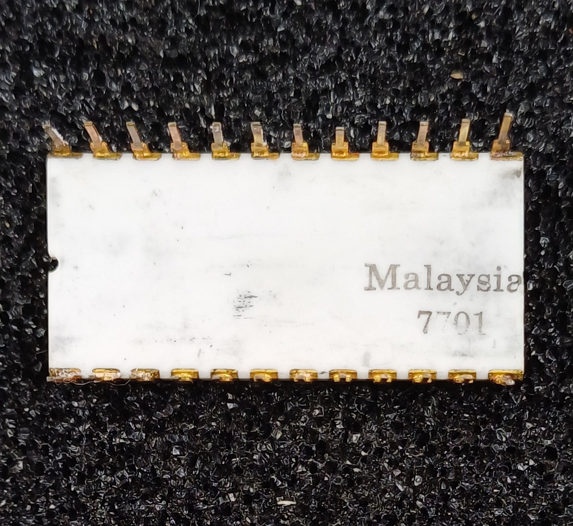 Intel HC2708 8192-bit (1024 x 8) EPROM in White Ceramic package With gold cap and gold pins - Very Rare