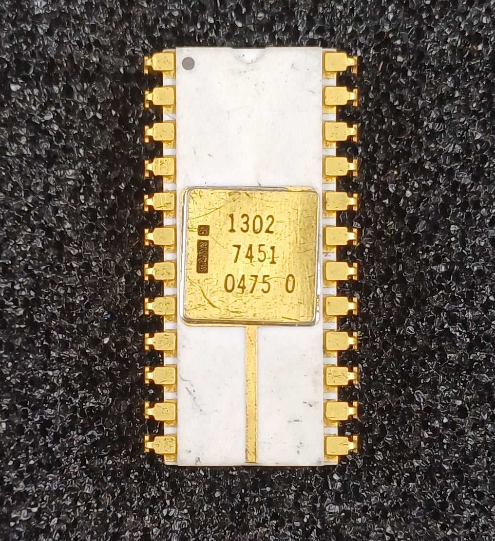 Intel 1302 2048-bit (256 x 8) Static ROM in White Ceramic - Very Rare