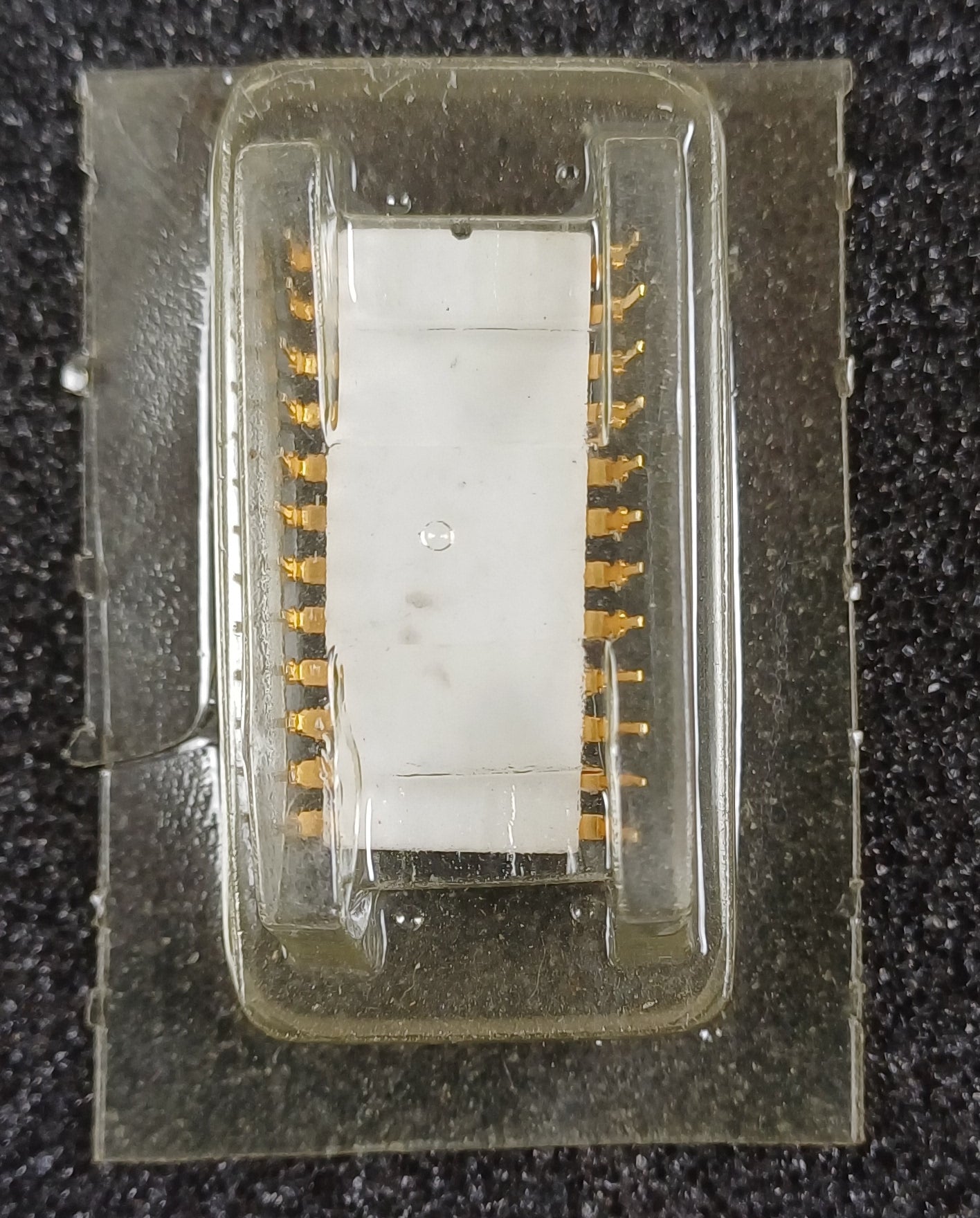 Intel 1302 2048-bit (256 x 8) Static ROM in White Ceramic with Gray Traces-Extremely Rare