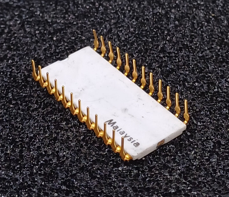 Intel 1302 2048-bit (256 x 8) Static ROM in White Ceramic - Very Rare