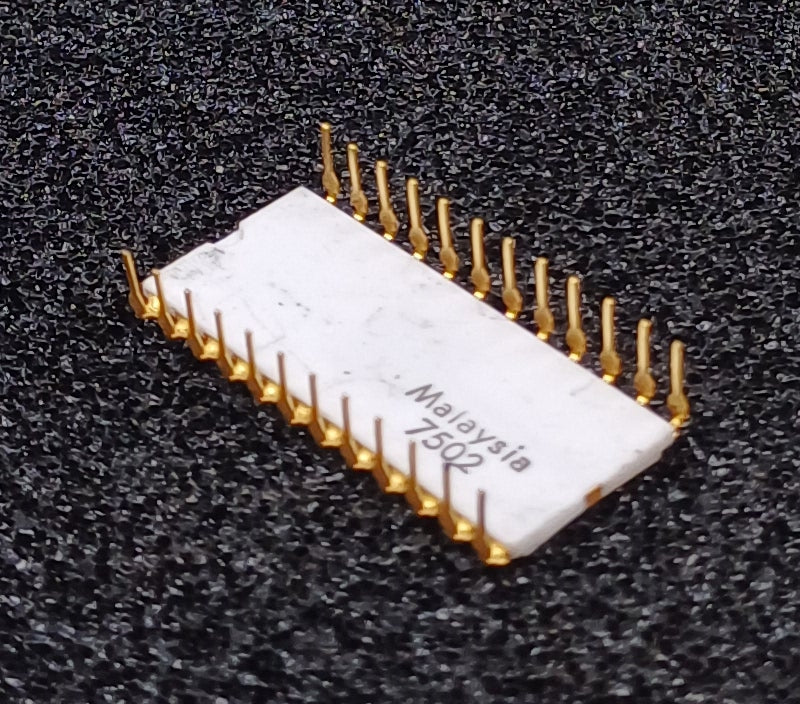 Intel C1302 2048-bit (256 x 8) Static ROM in White Ceramic - Rare