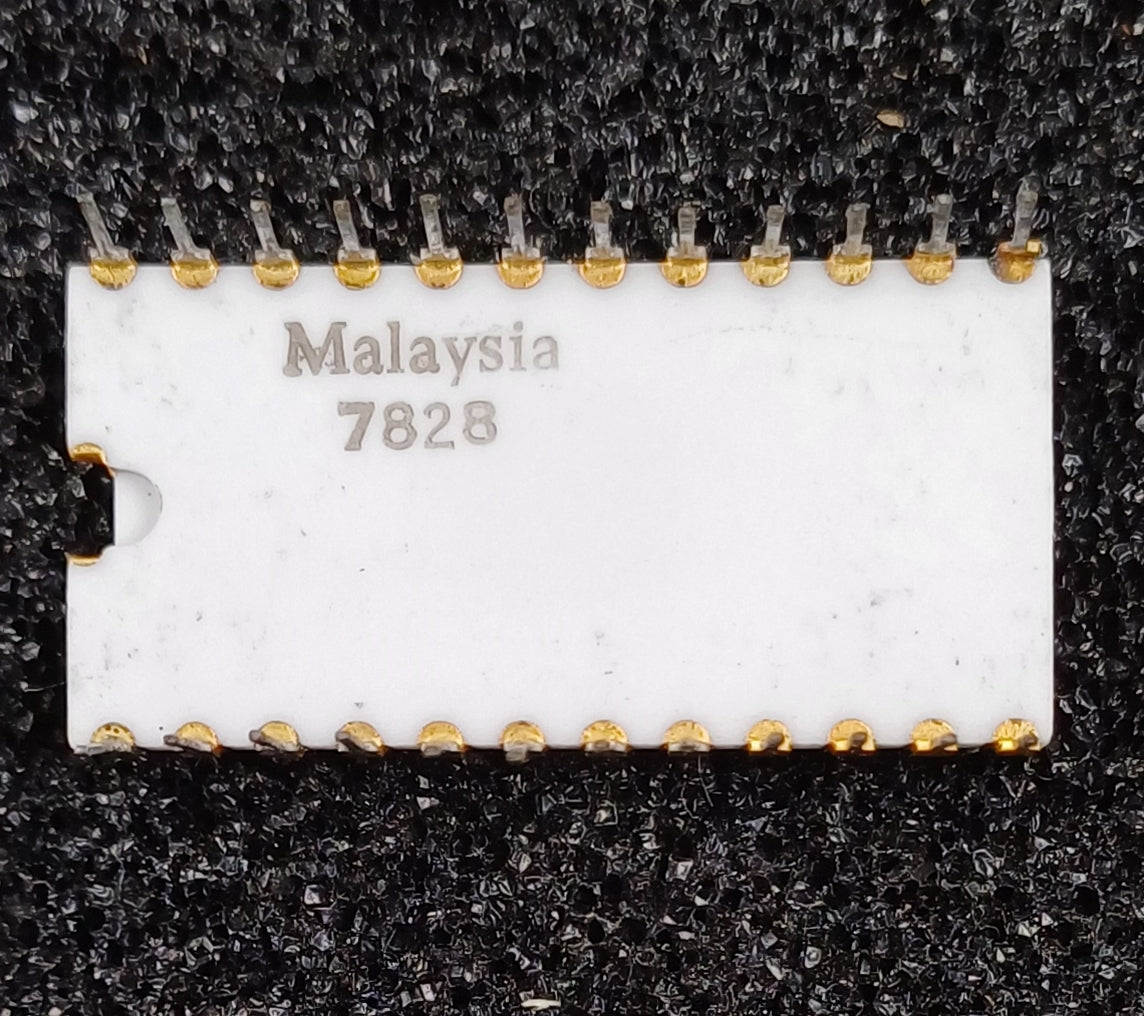 Intel MC2708/B 8192-bit (1024 x 8) EPROM in White Ceramic package with offset gold cap ground strap - Military Version - Very Rare
