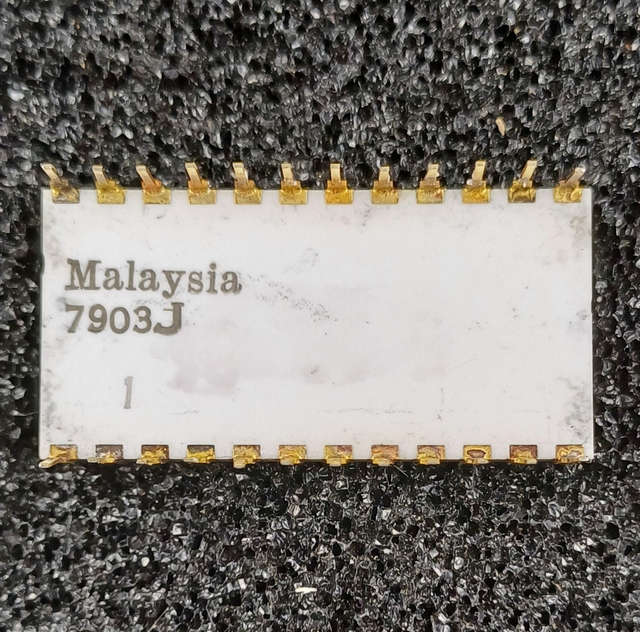 Intel MC2708 8192-bit (1024 x 8) EPROM in White Ceramic package with gold cap ground strap and gold pins - Military Version - Very Rare