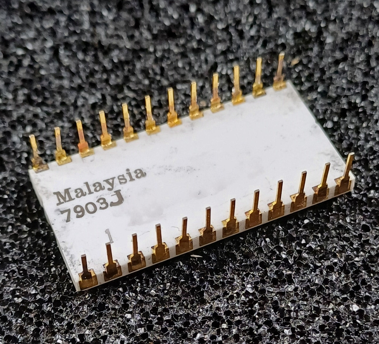 Intel MC2708 8192-bit (1024 x 8) EPROM in White Ceramic package with gold cap ground strap and gold pins - Military Version - Very Rare