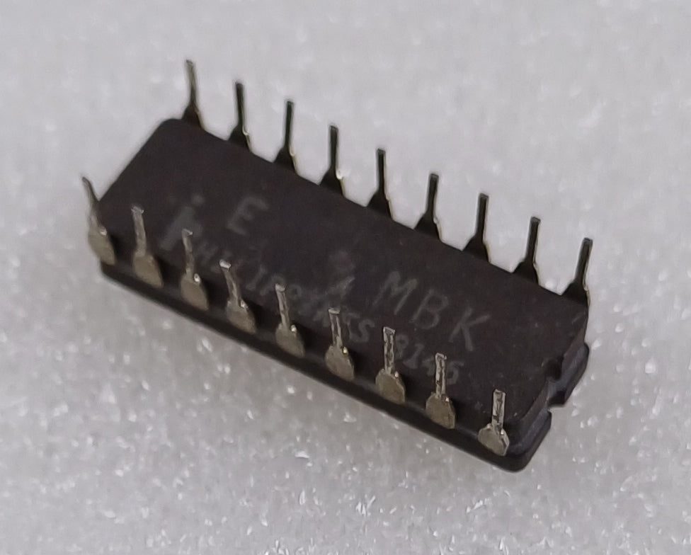 Intel MD2147H-3/B, 4096-bit (4096 x 1) Static RAM Chip, W/Separate I/O in Gray Ceramic - Military Specification - Very Rare