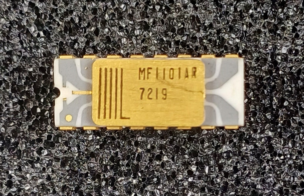 Microsystems MF1101AR 256-Bit SRAM in a Very Rare White with Gray Traces Ceramic DIP