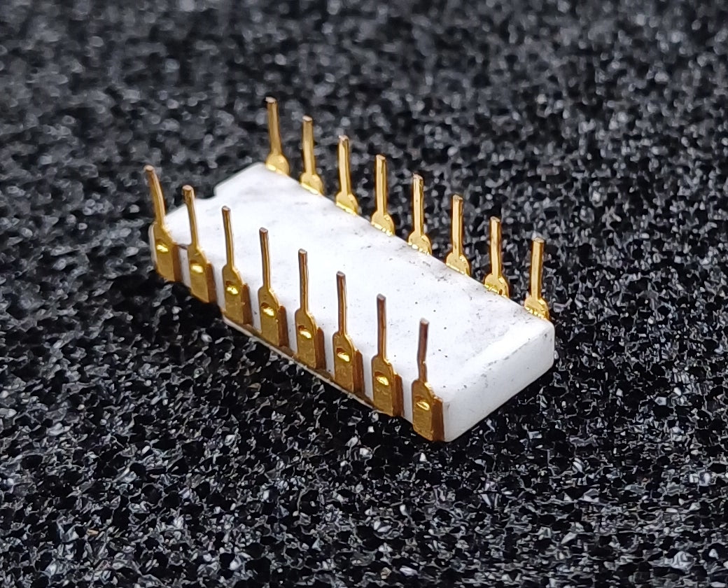 Microsystems MF1101AR 256-Bit SRAM in a Very Rare White with Gray Traces Ceramic DIP