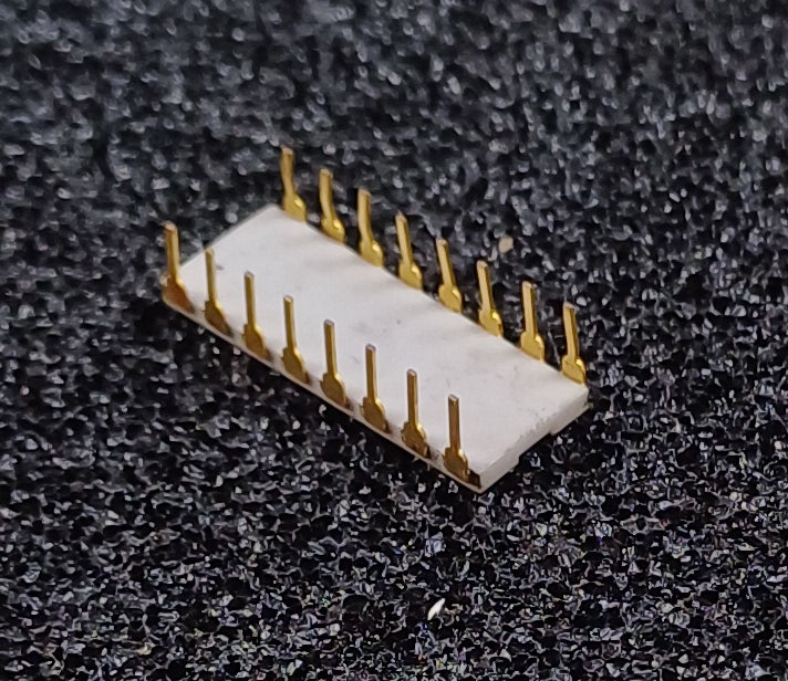 Microsystems International MF1402AR 1024-Bit (256 x 4) PMOS Shift Register in White Ceramic - Very Rare