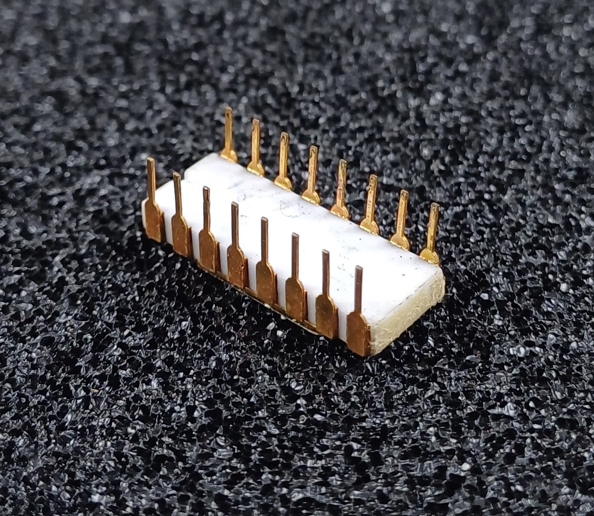 Microsystems ML1101A 256-Bit SRAM in an Extremely Rare White Ceramic with Gray Traces DIP