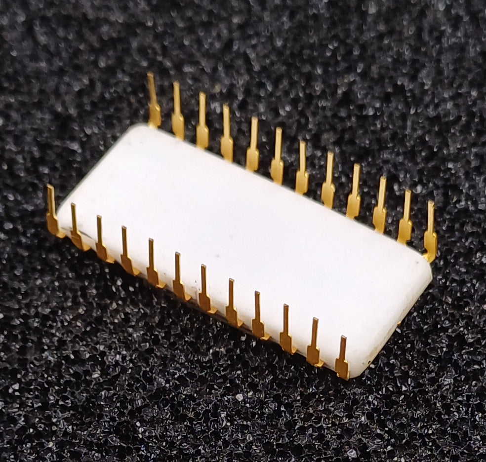 National Semiconductor MM1702AQ 2048-bit (256 x 8) EPROM in White Ceramic - Intel 1702 2nd Source - Rare