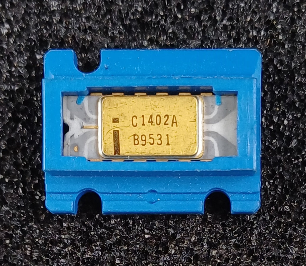 Intel C1402A 1024-Bit (256 x 4) PMOS Shift Register in White Ceramic with Gray Traces - New in Holder - Very Rare