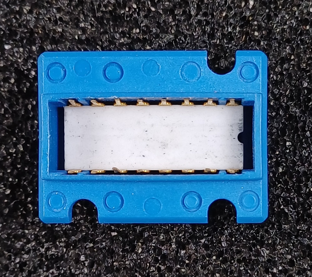 Intel C1402A 1024-Bit (256 x 4) PMOS Shift Register in White Ceramic with Gray Traces - New in Holder - Very Rare