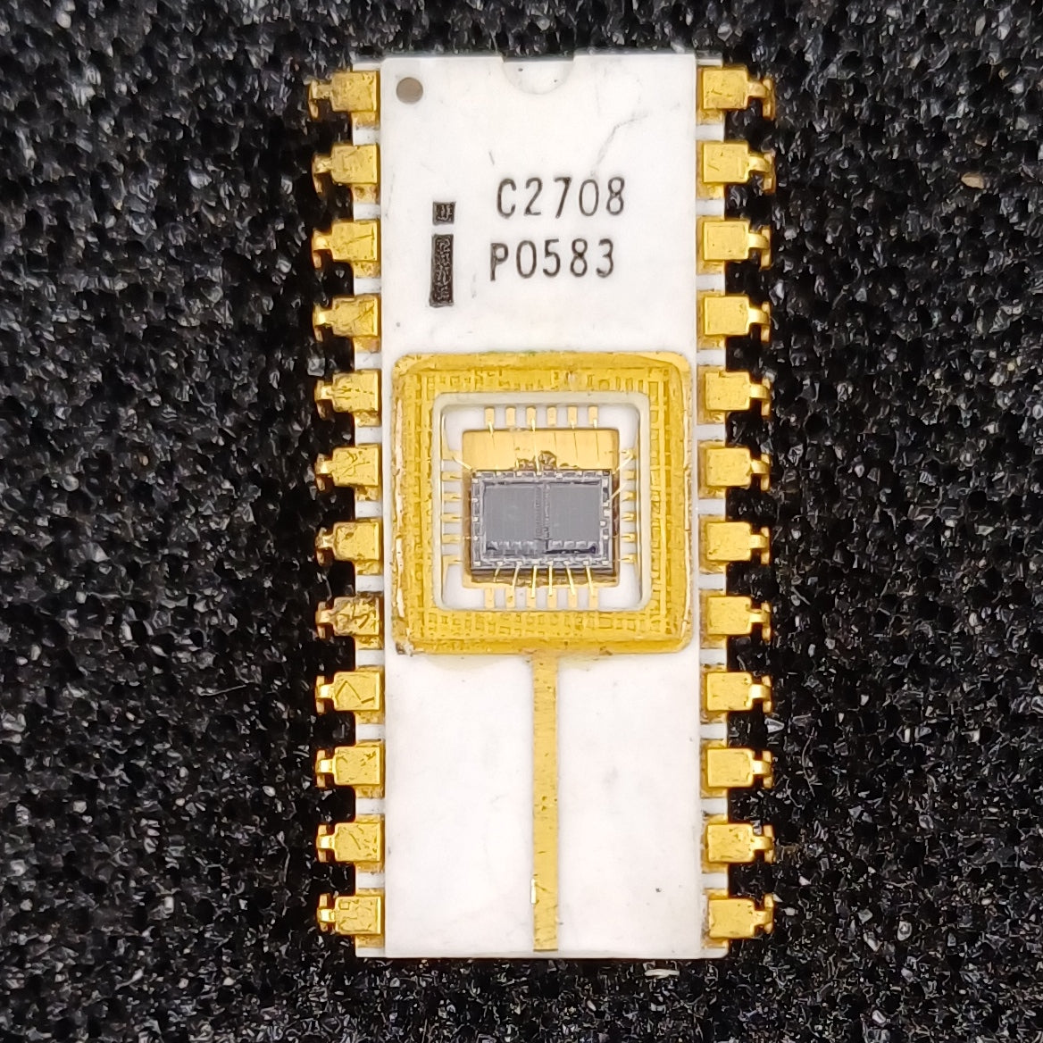 Intel C2708 8192-bit (1024 x 8) EPROM in White Ceramic package with ground strap and gold pins - Early Version - No Copyright - Very Rare