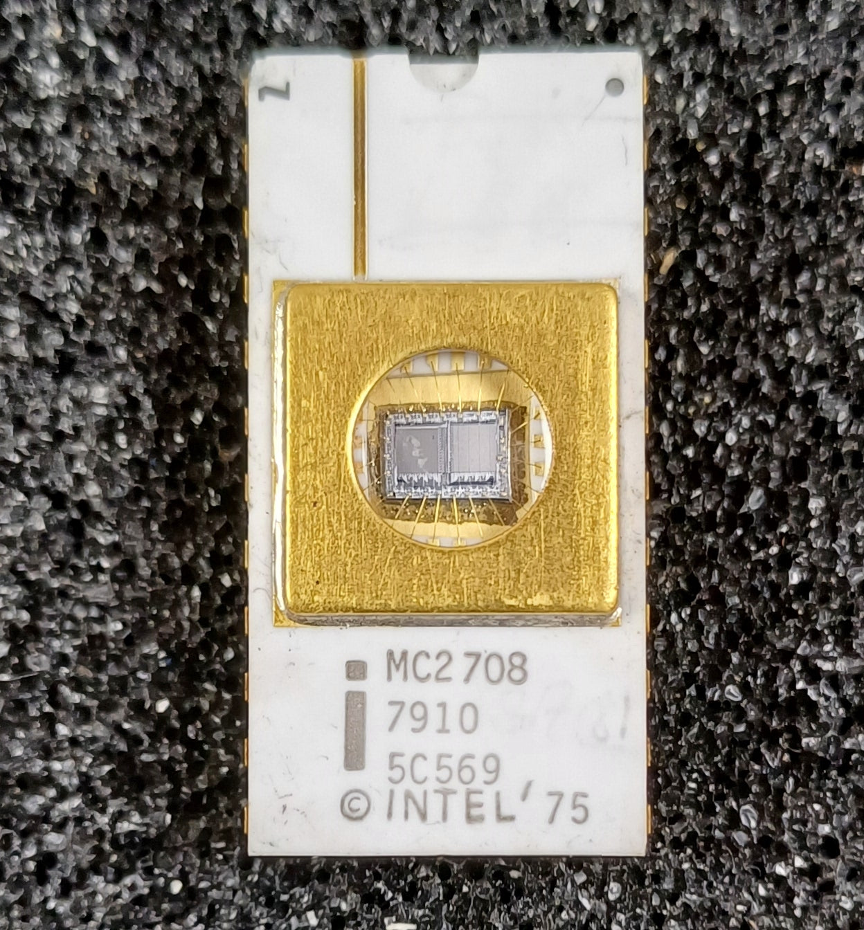 Intel MC2708 8192-bit (1024 x 8) EPROM in White Ceramic package with  gold cap ground strap and gold pins - Military Version - Very Rare